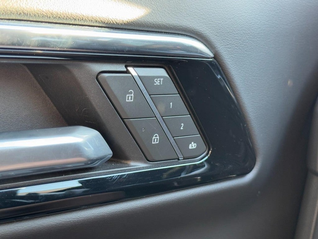 2025 Chevrolet Suburban 4WD 4dr RST