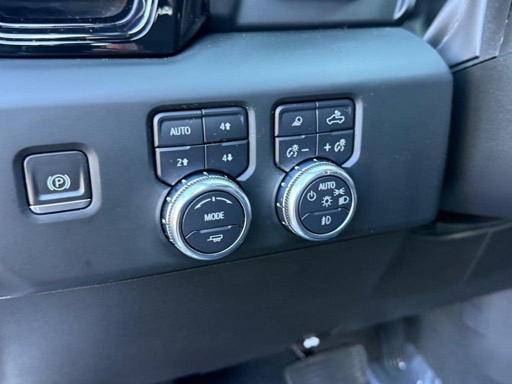 2023 GMC Sierra 1500 4WD Crew Cab 147" AT4