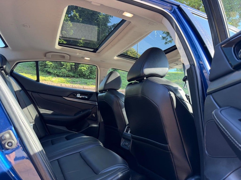 2023 Nissan Maxima SL Sedan