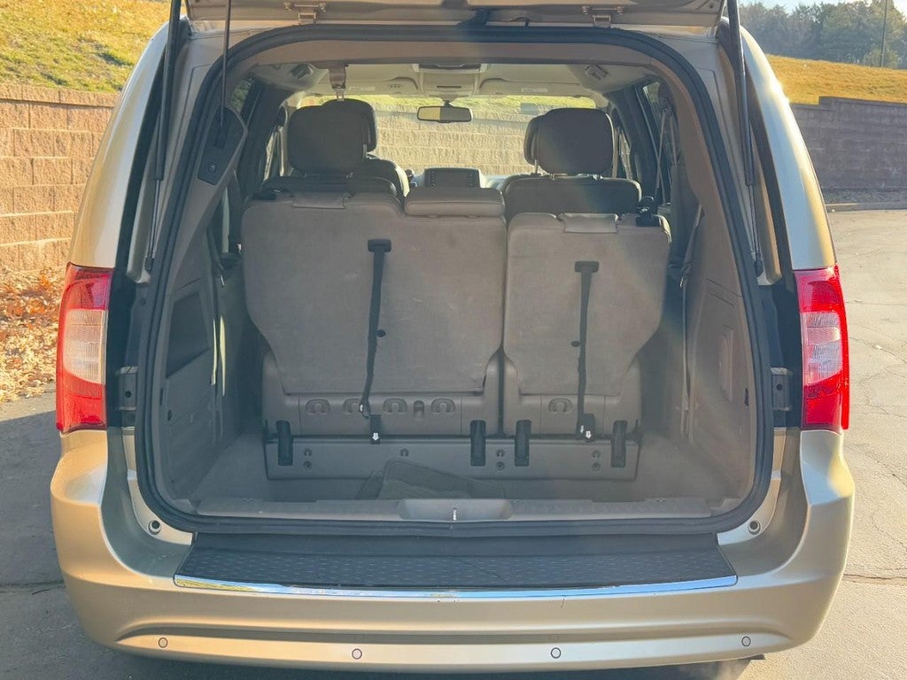 2012 Chrysler Town & Country 4dr Wgn Touring-L