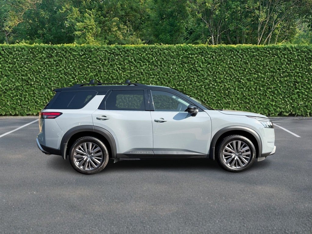 2023 Nissan Pathfinder SL 4WD