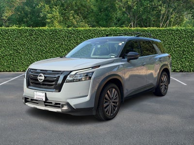 2023 Nissan Pathfinder SL 4WD
