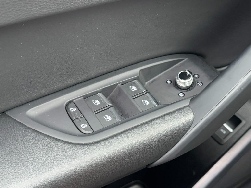 2023 Audi Q5 Premium 40 TFSI quattro