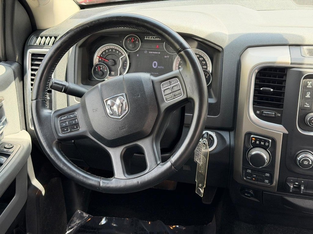 2014 RAM 1500 4WD Crew Cab 140.5" Big Horn