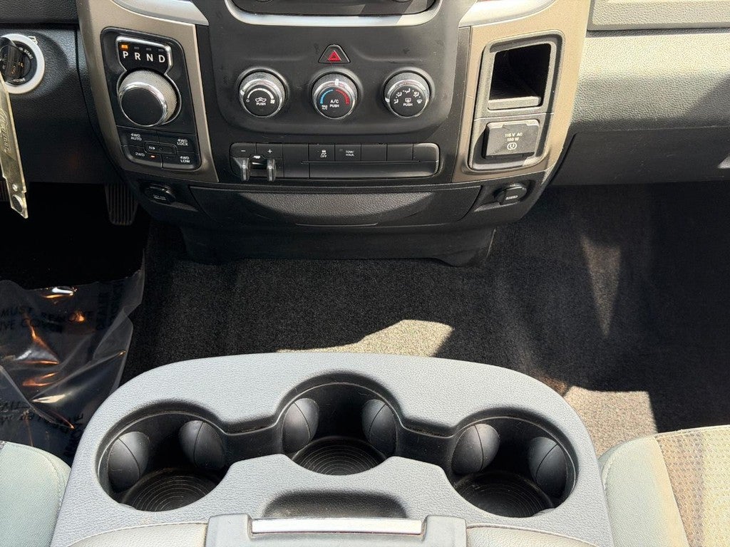 2014 RAM 1500 4WD Crew Cab 140.5" Big Horn