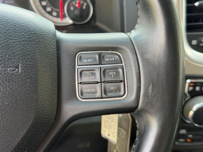 2014 RAM 1500 4WD Crew Cab 140.5" Big Horn