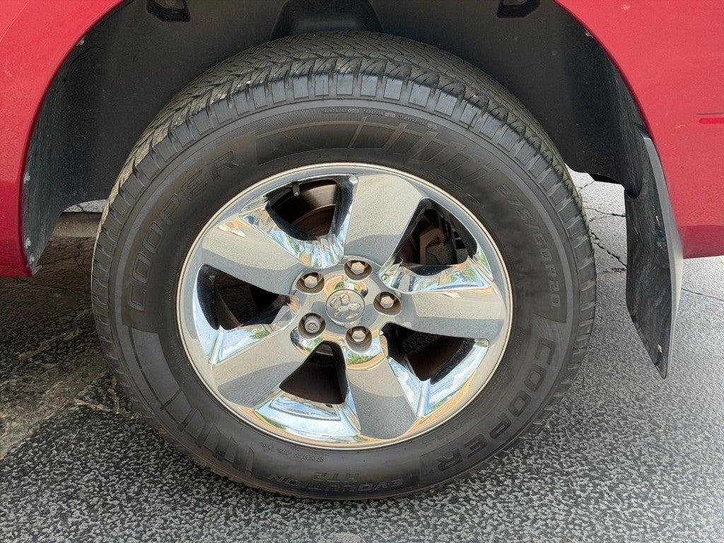 2014 RAM 1500 4WD Crew Cab 140.5" Big Horn