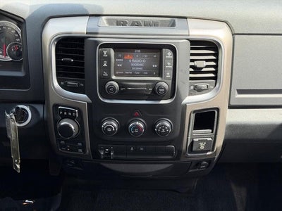 2014 RAM 1500 4WD Crew Cab 140.5" Big Horn