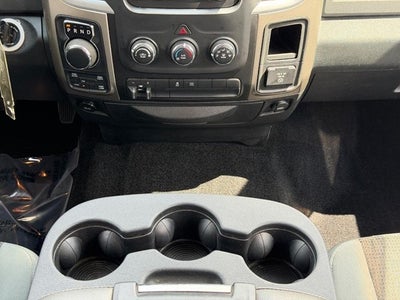 2014 RAM 1500 4WD Crew Cab 140.5" Big Horn
