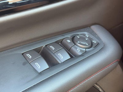 2025 Chevrolet Suburban 4WD 4dr RST