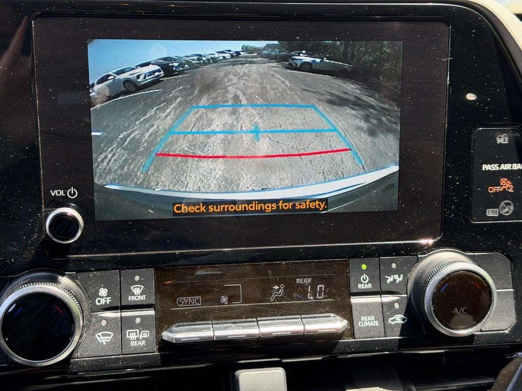 2024 Toyota Highlander LE FWD (Natl)