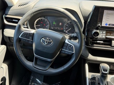 2024 Toyota Highlander LE FWD (Natl)