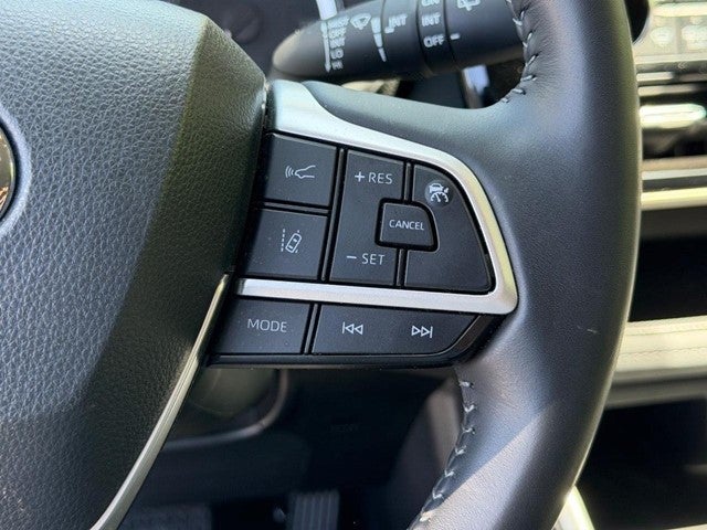 2024 Toyota Highlander LE FWD (Natl)